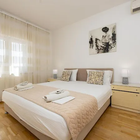 2 Bedroom Awesome In *