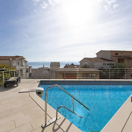 Apartment 2 Bedroom Awesome In *
